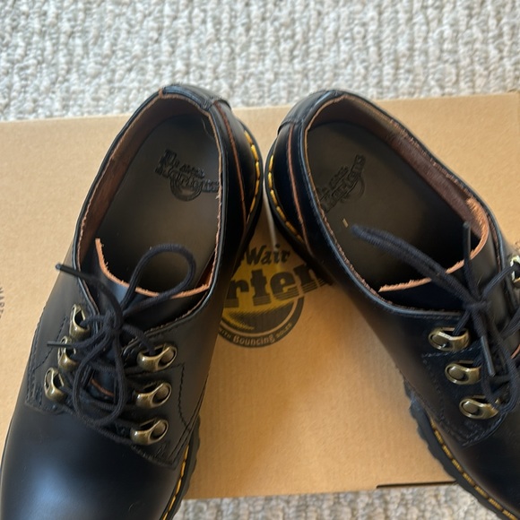 NWT: Dr. Martin Leona Lo Vintage Smooth Leather Heeled Shoes size 9 - Picture 3 of 4